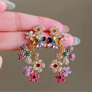 🌺 NEW Floral Multicolor Crystal Earrings 🌺